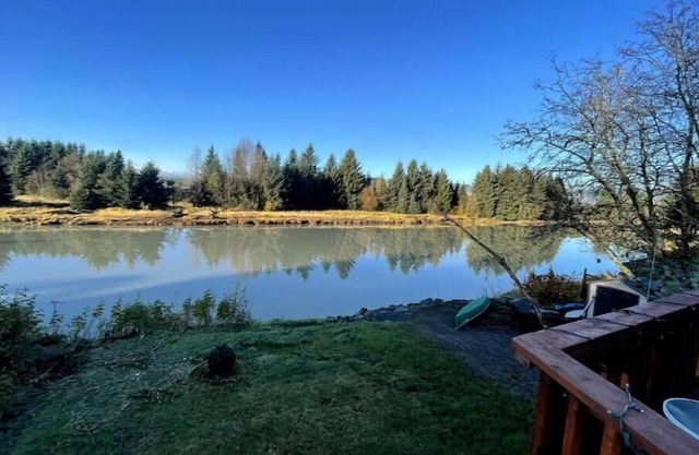 River Retreat on The Mendenhall/Near Airport and Shopping