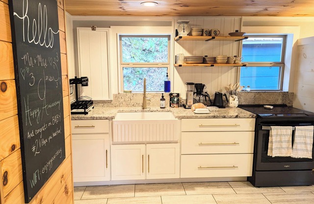 River + Rock Cottage : the Mountains Are Calling