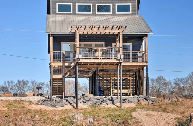 ‘River Time’ Cabin w/ Games + Outdoor Oasis!