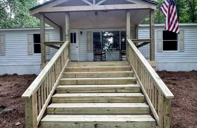 Riverfront Cottage with Island on the Flint River
