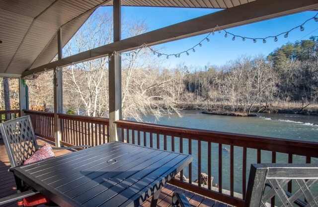 Riverside retreat w/ soothing views & soft sounds