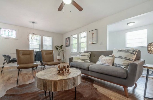 Riverside Heights. Game room. Near Riverwalk area