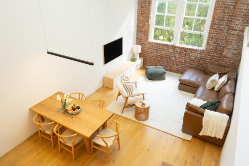 Riverside Loft 2Bed,2Bath Park Pool