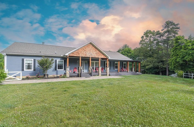 Riverside Ranch by AvantStay | Mins to Downtown