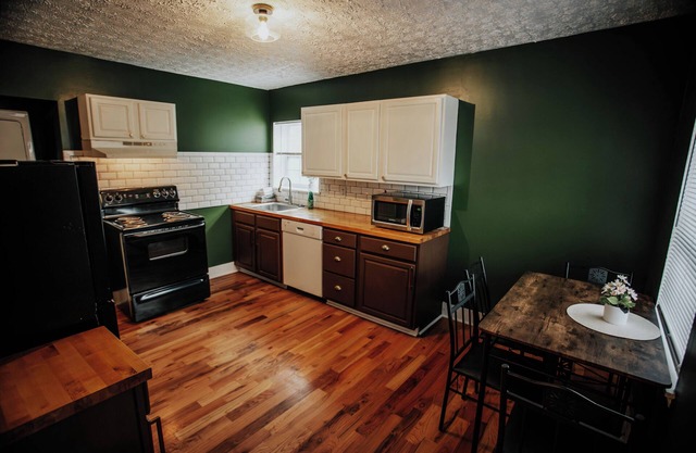 Riverside Retreat at Apt B