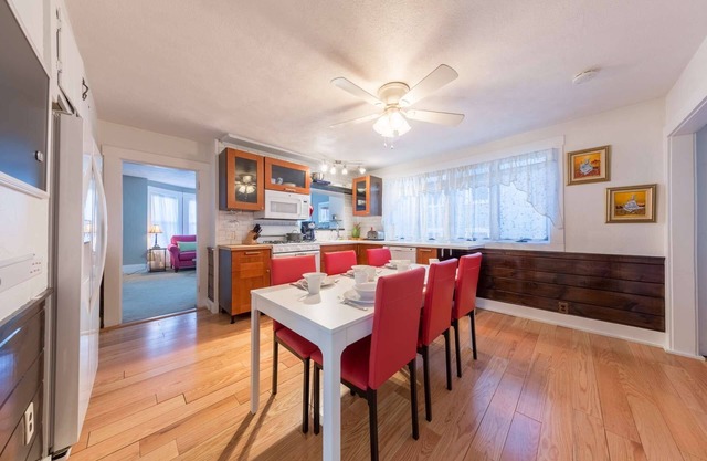 ¡Cotizada recientemente! Vista al río, 5 minutos a pie de tren, pubs y tiendas, 2 minutos a parques / playa, porche cerrado