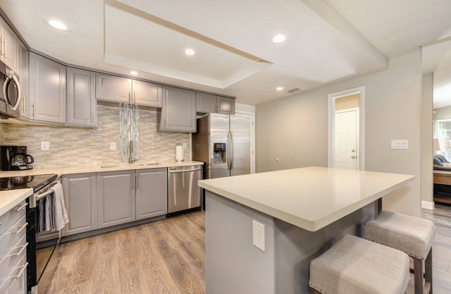 Riviera Silver House en el área de bolsillo Centro zoológico del aeropuerto Sleep Train Arena