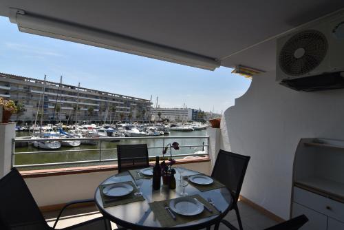 RNET - 1-8 Puerto Madeira Canal View