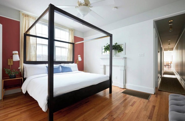 Roami at The Mandeville