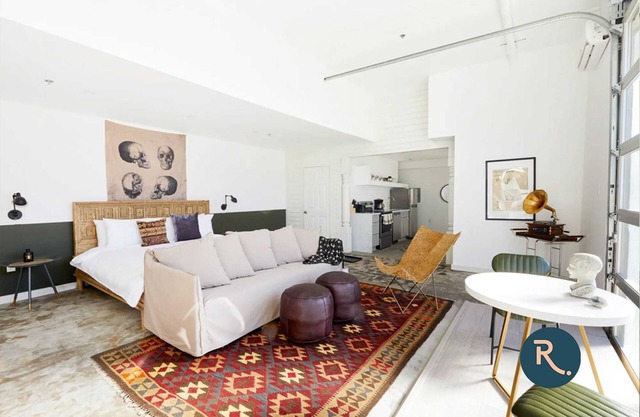 Roami at The Mandeville | Suite