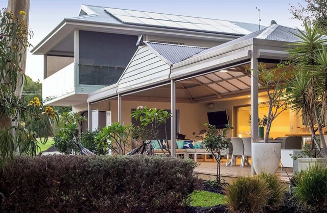 Robin Retreat by the Park - Close to the beach!