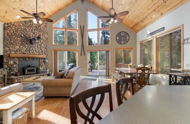 Rockledge Retreat-cozy & charming for families!