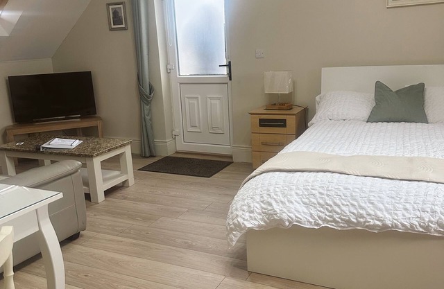 Roe Valley GetawaysnModern Studio with en-suite