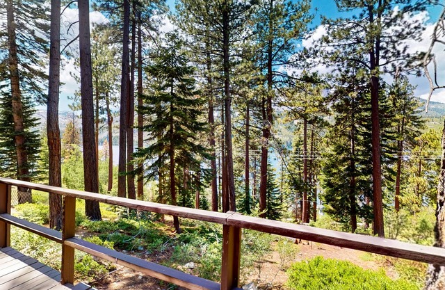 Cherry Leaf Lodge-Dog-friendly escape con vistas al lago y acceso al lago!