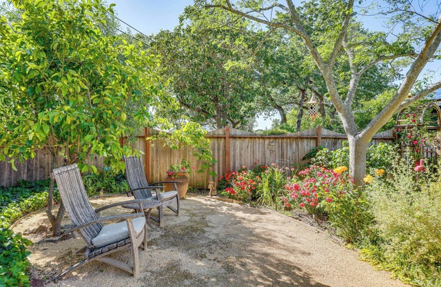 Casita Romántica con Jardín + Cubierta 2 Mi a Sonoma Plaza