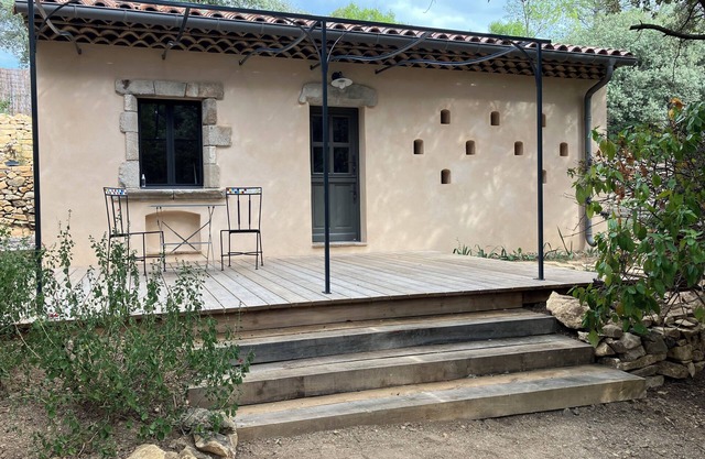Romantic dovecote in the heart of the Nîmes garrigue.