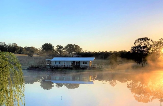 Romantic lakehouse set in a private vineyard in the Hunter Valley