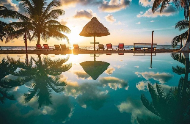 Romantic Private Room w/ Patio & Beautiful Beachfront Views
