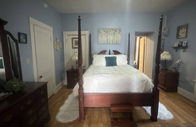 Romantic Queen Anne Near UT and Downtown Knoxville