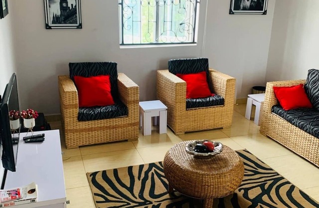 Romantic Very conducive environment on the same road with Shoprite..