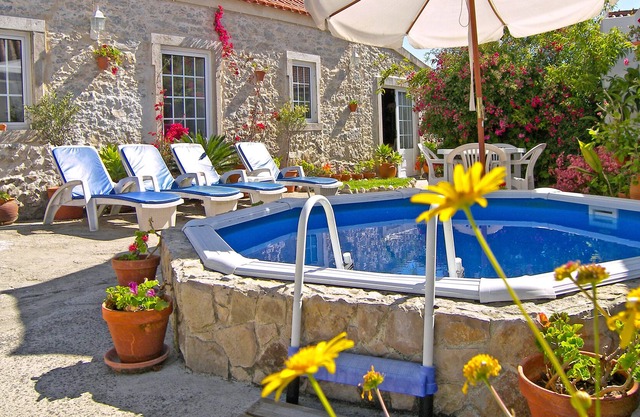 Romántica villa w / patio y piscina, completa privacidad