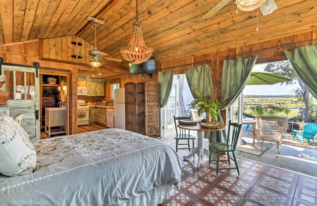 Santa Salvo Cassetta! Lovely Colonels Island Home