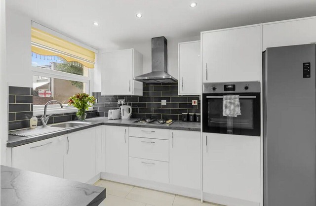 Romford Retreat City Suburb Mix