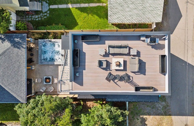 *****Rooftop Guest House w/ Hot Tub*****