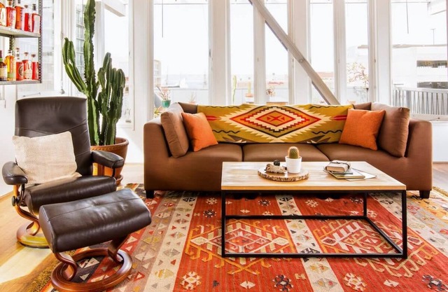 Contemple Little Italy desde una casa en el árbol urbana única