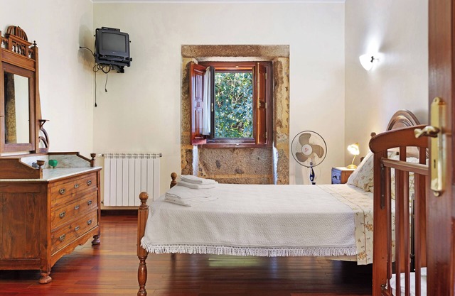 Habitación 'Quarto 3 - Quinta Da Ataíde' con vistas a la montaña, piscina compartida y Wi-Fi