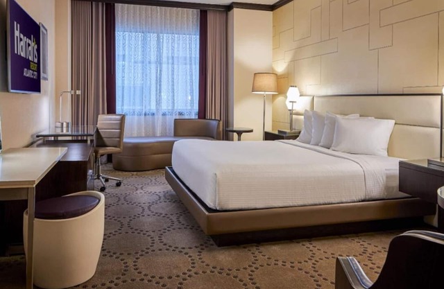 Room with One Bed at a 4⭐️ Hotel