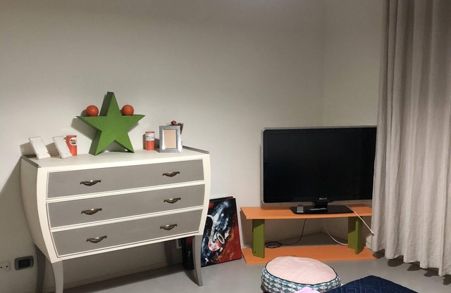 habitación con baño privado en el apartamento de la ciudad de Parma
