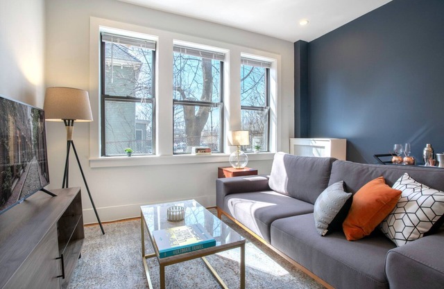 Roomy Brighton 2BR near St. Elizabeth's Hospital, by Blueground