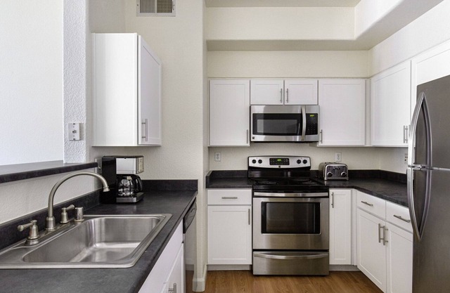 Roomy Fremont 3BR w/ Pool, Gym, W/D, near TJ, WF, BART, by Blueground