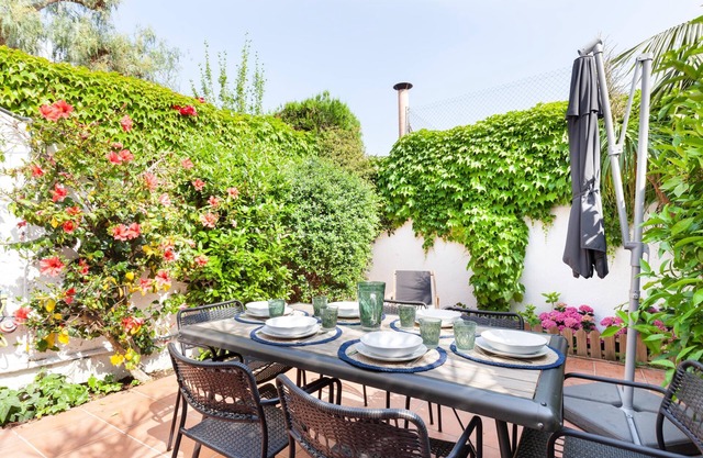 Rosari - House with patio - 3 minutes walk from the beach - 30 min from Barcelona