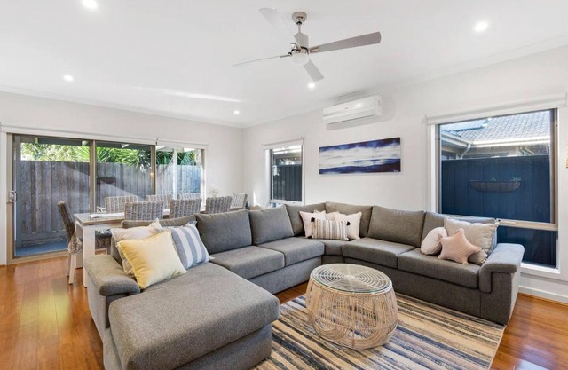 'Rosebud Seascape' A Modern Family Retreat