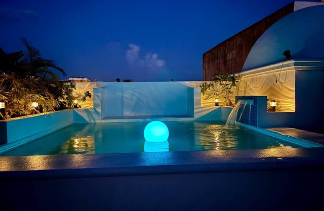 Rose’s Grotto Room 4, Rose's Grotto - Room 4 The Mermaid and The Pearl Hotel