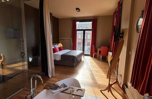 Rouge @ Maison du Rempart - cozy guesthouse in the heart of Bruges