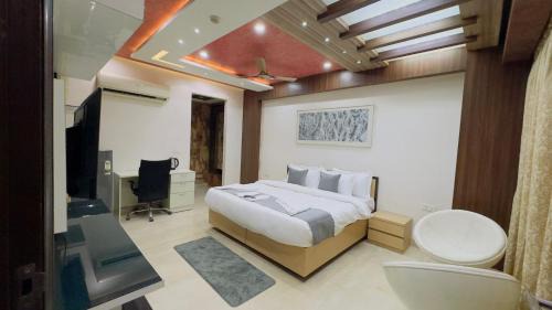 Royal Palace 1 BHK - Kitchen, Balcony, lift, Gym,