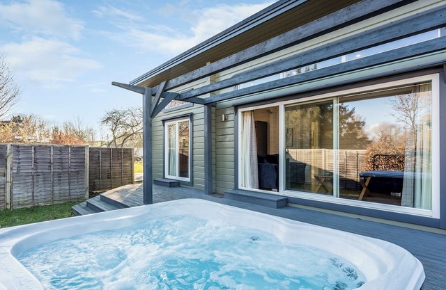 Roydon Two Bedroom Lodge with Hot Tub (Pet)