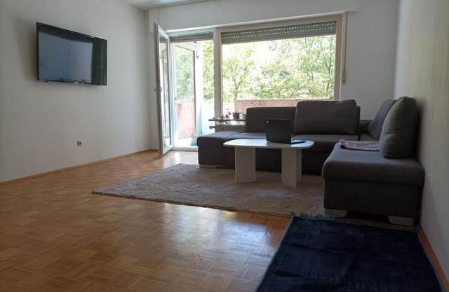 Ruhige schöne Wohnung mit kostenlosem Parkplatz