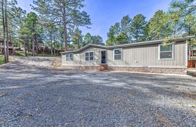 Ruidoso Home Near Golfing, Hiking & Shopping