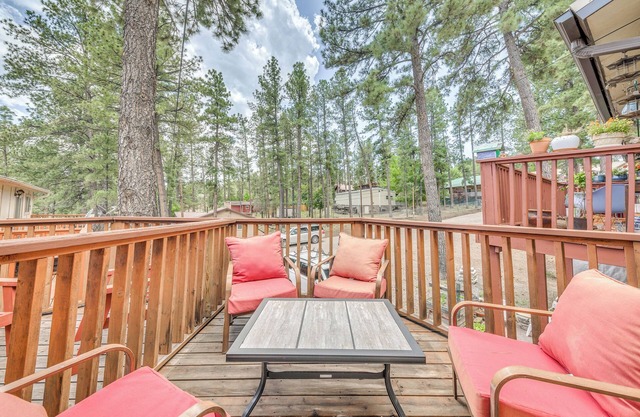 Ruidoso Home w/ Balcony ~ 16 Mi to Ski Apache!