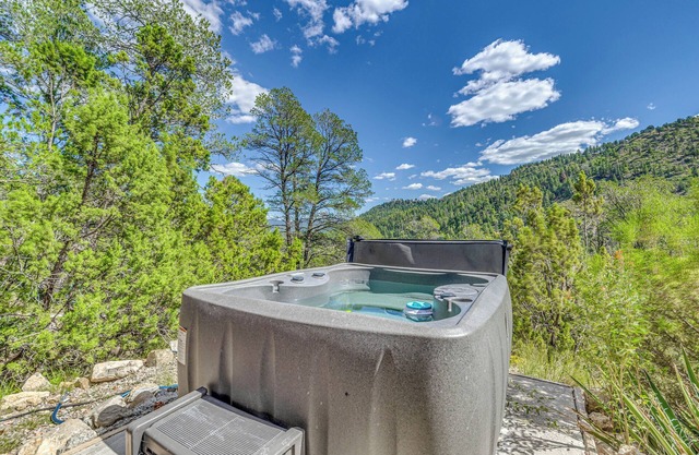 Ruidoso Home w/ Loft & Private Hot Tub