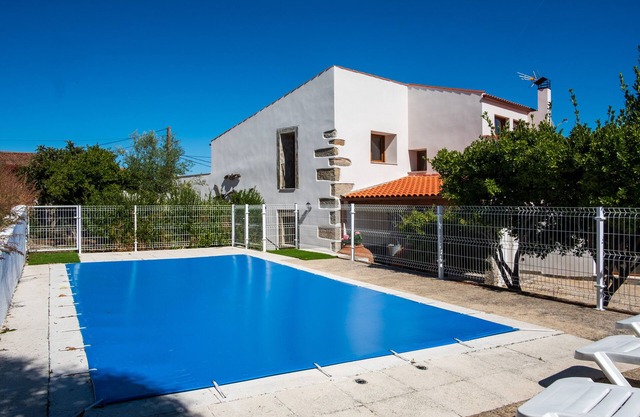 Casa rural 'Casa Rural El Trillo' con piscina privada, terraza privada y Wi-Fi