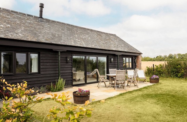 Rural, luxury cottage in England's finest stone town, Stamford.