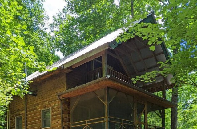 Rustic and Secluded Hansel & Gretal Cabin on 86 Ac