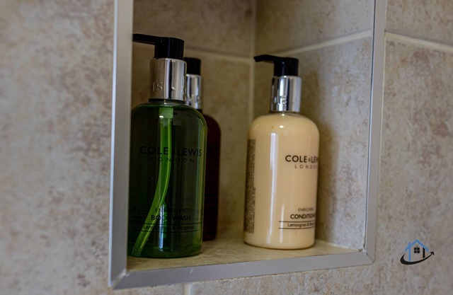 Rustic apartment, king bed, ensuite, parking, wifi