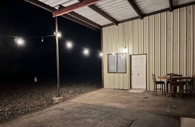 Rustic Barn Guest House with Mountain Views