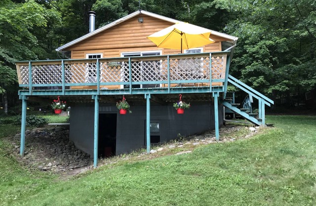Cabaña rústica situada en la orilla oeste del lago Kentuck